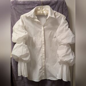 Puffy, tiered long sleeve Anne Fontaine blouse with detachable collar